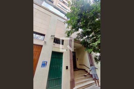 Apartamento à venda com 120m², 3 quartos e sem vaga Apartamento à venda com 120m², 3 quartos e sem vagaFachada com cartaz QA