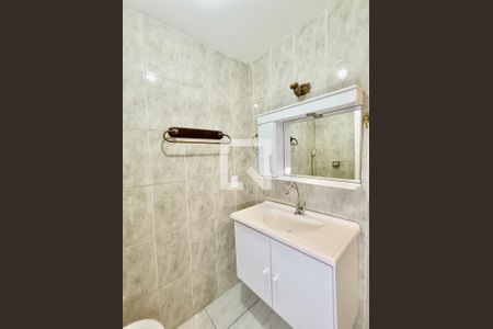 Apartamento à venda com 120m², 3 quartos e sem vaga Apartamento à venda com 120m², 3 quartos e sem vagaBanheiro social