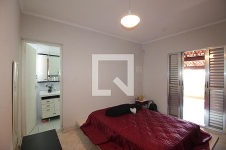 Casa à venda com 200m², 4 quartos e 2 vagasQuarto 2 - Suíte