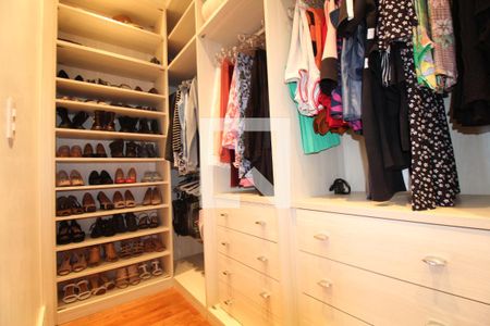 Casa à venda com 400m², 3 quartos e 4 vagasCloset