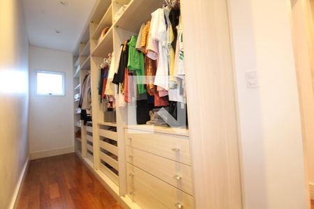 Casa à venda com 400m², 3 quartos e 4 vagasCloset