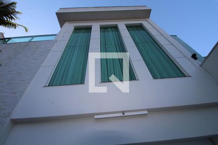 Casa à venda com 400m², 3 quartos e 4 vagasFachada