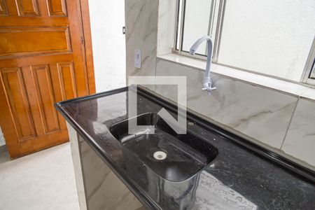 Casa à venda com 60m², 2 quartos e 1 vaga Casa à venda com 60m², 2 quartos e 1 vagaCozinha - Pia