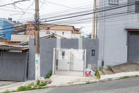 Casa à venda com 60m², 2 quartos e 1 vaga Casa à venda com 60m², 2 quartos e 1 vagaFachada