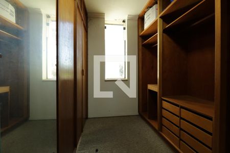 Casa para alugar com 320m², 4 quartos e 5 vagasCloset Suite 1