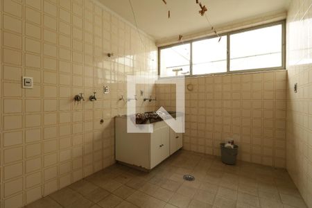 Casa para alugar com 320m², 4 quartos e 5 vagasÁrea de Serviço