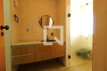 Casa para alugar com 320m², 4 quartos e 5 vagasBanheiro Suite 1