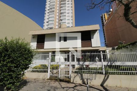 Casa para alugar com 320m², 4 quartos e 5 vagasFachada