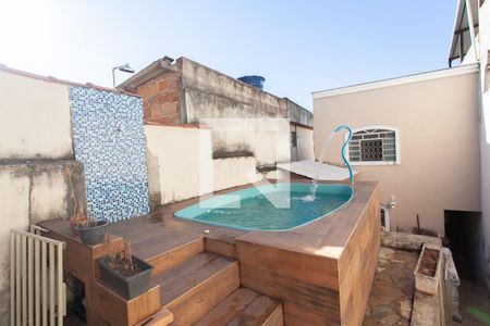 Casa à venda com 170m², 3 quartos e 2 vagas Casa à venda com 170m², 3 quartos e 2 vagasPiscina