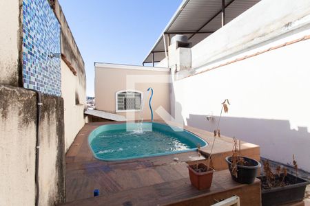 Casa à venda com 170m², 3 quartos e 2 vagas Casa à venda com 170m², 3 quartos e 2 vagasPiscina