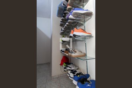 Casa à venda com 170m², 3 quartos e 2 vagas Casa à venda com 170m², 3 quartos e 2 vagasCloset Quarto 1