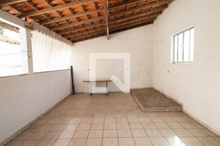 Casa à venda com 150m², 3 quartos e sem vaga Casa à venda com 150m², 3 quartos e sem vagaVaranda
