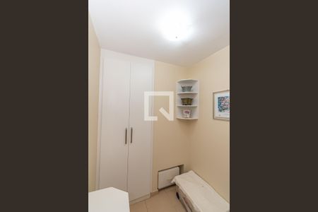 Apartamento à venda com 200m², 3 quartos e 3 vagas Apartamento à venda com 200m², 3 quartos e 3 vagasQuarto Área de Serviço