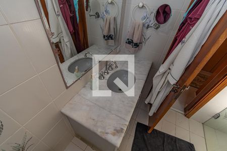 Apartamento à venda com 200m², 3 quartos e 3 vagas Apartamento à venda com 200m², 3 quartos e 3 vagasDetalhe Banheiro da Suíte