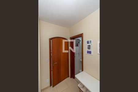 Apartamento à venda com 200m², 3 quartos e 3 vagas Apartamento à venda com 200m², 3 quartos e 3 vagasQuarto Área de Serviço