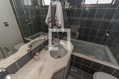 Apartamento à venda com 200m², 3 quartos e 3 vagas Apartamento à venda com 200m², 3 quartos e 3 vagasDetalhe Banheiro Corredor