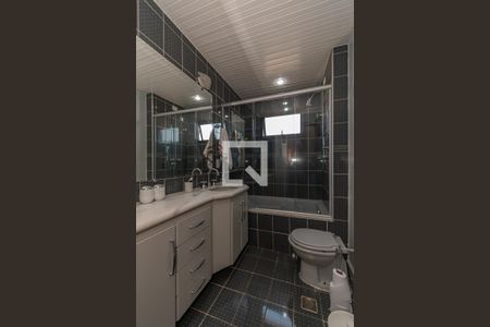 Apartamento à venda com 200m², 3 quartos e 3 vagas Apartamento à venda com 200m², 3 quartos e 3 vagasBanheiro Corredor