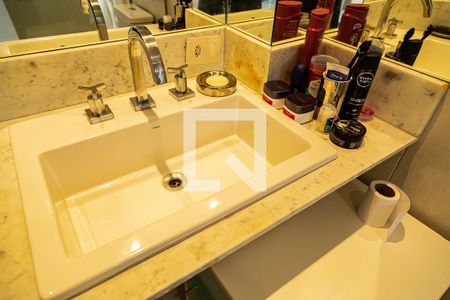 Apartamento à venda com 135m², 3 quartos e 3 vagasBanheiro da Suíte 1 - Pia