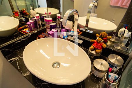 Apartamento à venda com 135m², 3 quartos e 3 vagasBanheiro da Suíte 2 - Pia