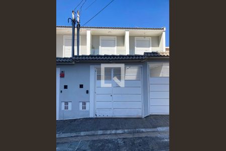 Casa à venda com 125m², 3 quartos e 2 vagas Casa à venda com 125m², 3 quartos e 2 vagasFachada