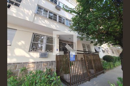 Apartamento à venda com 120m², 3 quartos e 1 vaga Apartamento à venda com 120m², 3 quartos e 1 vagaFachada