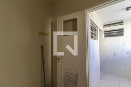 Apartamento à venda com 115m², 3 quartos e 2 vagas Apartamento à venda com 115m², 3 quartos e 2 vagasQuarto de Serviço