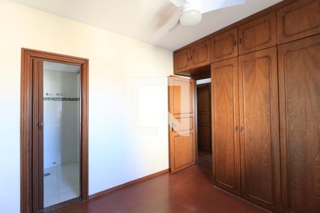 Apartamento à venda com 115m², 3 quartos e 2 vagas Apartamento à venda com 115m², 3 quartos e 2 vagasSuíte