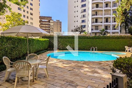 Apartamento à venda com 147m², 3 quartos e 2 vagas Apartamento à venda com 147m², 3 quartos e 2 vagasÁrea Comum - Piscina