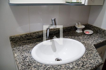 Casa à venda com 217m², 5 quartos e 5 vagasBanheiro Social