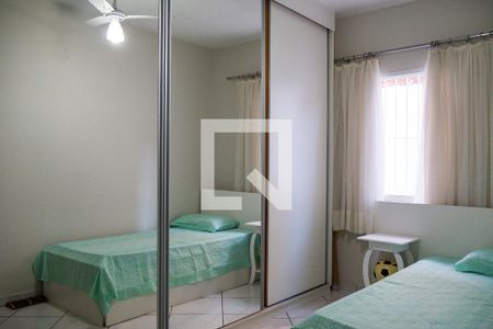 Casa à venda com 217m², 5 quartos e 5 vagasQuarto 2