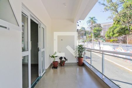 Casa à venda com 230m², 4 quartos e 2 vagas Casa à venda com 230m², 4 quartos e 2 vagasCasa 2 - Varanda