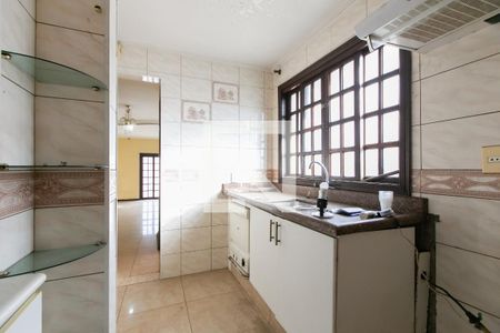 Casa à venda com 176m², 3 quartos e 2 vagas Casa à venda com 176m², 3 quartos e 2 vagasCozinha - Armários