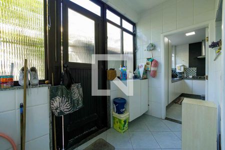 Casa de condomínio à venda com 315m², 4 quartos e 2 vagas Casa de condomínio à venda com 315m², 4 quartos e 2 vagasÁrea de Serviço