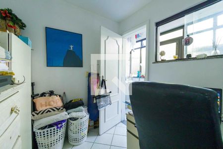 Casa de condomínio à venda com 315m², 4 quartos e 2 vagas Casa de condomínio à venda com 315m², 4 quartos e 2 vagasQuarto de Serviço