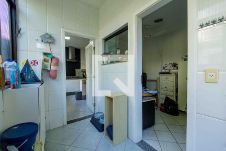 Casa de condomínio à venda com 315m², 4 quartos e 2 vagas Casa de condomínio à venda com 315m², 4 quartos e 2 vagasÁrea de Serviço