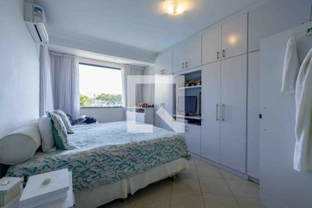 Casa de condomínio à venda com 315m², 4 quartos e 2 vagas Casa de condomínio à venda com 315m², 4 quartos e 2 vagasSuíte 1