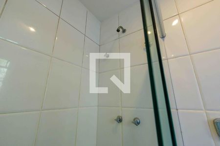 Casa de condomínio à venda com 315m², 4 quartos e 2 vagas Casa de condomínio à venda com 315m², 4 quartos e 2 vagasBanheiro de Serviço