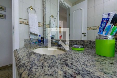 Casa de condomínio à venda com 315m², 4 quartos e 2 vagas Casa de condomínio à venda com 315m², 4 quartos e 2 vagasBanheiro