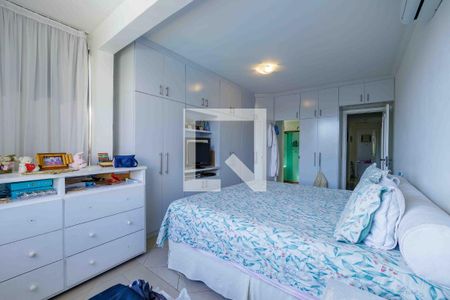 Casa de condomínio à venda com 315m², 4 quartos e 2 vagas Casa de condomínio à venda com 315m², 4 quartos e 2 vagasSuíte 1