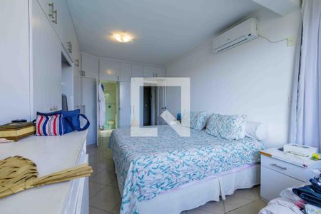 Casa de condomínio à venda com 315m², 4 quartos e 2 vagas Casa de condomínio à venda com 315m², 4 quartos e 2 vagasSuíte 1