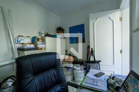 Casa de condomínio à venda com 315m², 4 quartos e 2 vagas Casa de condomínio à venda com 315m², 4 quartos e 2 vagasQuarto de Serviço