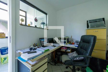 Casa de condomínio à venda com 315m², 4 quartos e 2 vagas Casa de condomínio à venda com 315m², 4 quartos e 2 vagasQuarto de Serviço