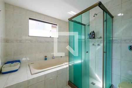 Casa de condomínio à venda com 315m², 4 quartos e 2 vagas Casa de condomínio à venda com 315m², 4 quartos e 2 vagasBanheiro Suíte 1