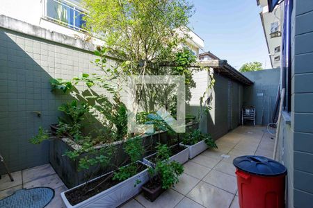 Casa de condomínio à venda com 315m², 4 quartos e 2 vagas Casa de condomínio à venda com 315m², 4 quartos e 2 vagasDespósitos