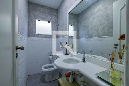 Casa de condomínio à venda com 315m², 4 quartos e 2 vagas Casa de condomínio à venda com 315m², 4 quartos e 2 vagasLavabo