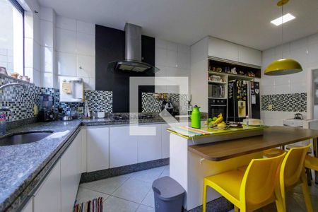 Casa de condomínio à venda com 315m², 4 quartos e 2 vagas Casa de condomínio à venda com 315m², 4 quartos e 2 vagasCozinha