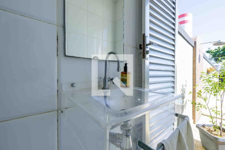 Casa de condomínio à venda com 315m², 4 quartos e 2 vagas Casa de condomínio à venda com 315m², 4 quartos e 2 vagasBanheiro Quintal