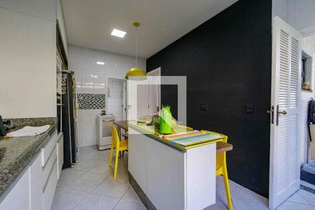 Casa de condomínio à venda com 315m², 4 quartos e 2 vagas Casa de condomínio à venda com 315m², 4 quartos e 2 vagasCozinha