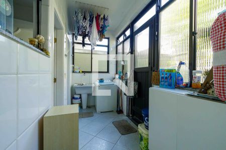 Casa de condomínio à venda com 315m², 4 quartos e 2 vagas Casa de condomínio à venda com 315m², 4 quartos e 2 vagasÁrea de Serviço