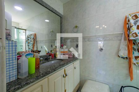 Casa de condomínio à venda com 315m², 4 quartos e 2 vagas Casa de condomínio à venda com 315m², 4 quartos e 2 vagasBanheiro Suíte 2